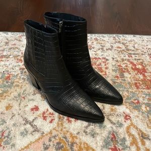 Blondo Que Waterproof Bootie